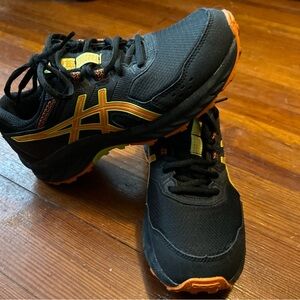 ASICS athletic women’s shoe size 6